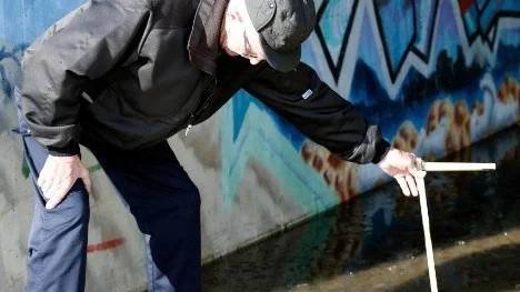 Erik Berg, Piteå, bor bredvid gångtunneln. ”Det ser ut så här varje år och har gjort så länge jag minns”, säger han.