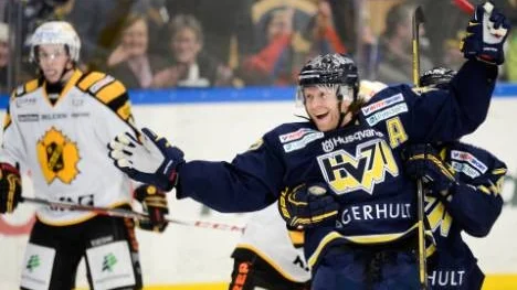 David Petrasek jublar efter sitt 3-0-mål i elitseriematchen mellan HV 71 och Skellefteå.