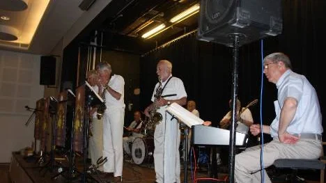 Kåge River Jazz Band, med Pitebon Anders Wikström, stod för underhållningen, som lockade många till dans.