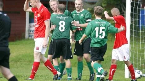 Rosvik vann mot Hemmingsmark trots en spelare färre på planen. Segermålet gjordes i slutsekunderna  av forwarden Robert Jarneland (lagkapten i mitten).