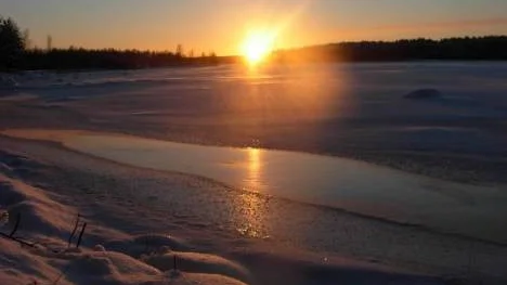 Novembersolen går ned i Munksundet.
