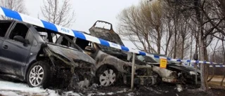 Fyra bilar förstörda i brand