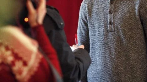 Philip Öhman, 14 år från Sävast, spelar Max som är son till Marie Richardsson. "Han är lite ensam och iakttar mycket" säger Philip som aldrig spelat teater eller liknande tidigare utan castades via sin golftränare. "Jag kommer inte att spela mot Persbrandt, men hoppas på att få träffa honom".
