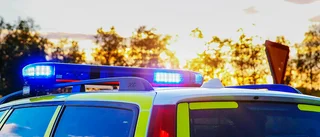 Personbil och lastbil i krock