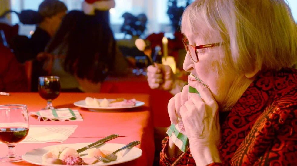 Julfirande. Gudrun Englund åt så mycket hon orkade.