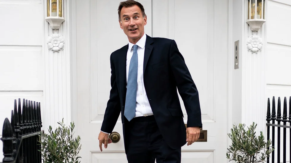 Jeremy Hunt lämnar sitt hem i fredags efter det att han precis blivit utnämnd till finansminister.