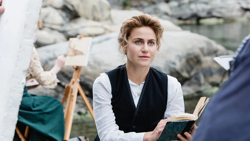 Tora Hallström som Hilma af Klint i Lasse Hallströms "Hilma". Pressbild.