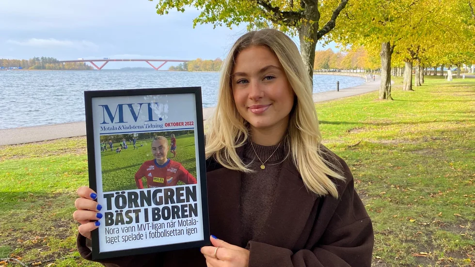 Bäst i Motalafotbollen 2022. Nora Törngren i Borens IK:s division 1-lag vann tidningens betygsliga MVT-ligan. Priset är en löpsedel. Nu väntar division 1-spel i futsal med MFK i vinter. Hon har också gjort en träning med Smedby.
