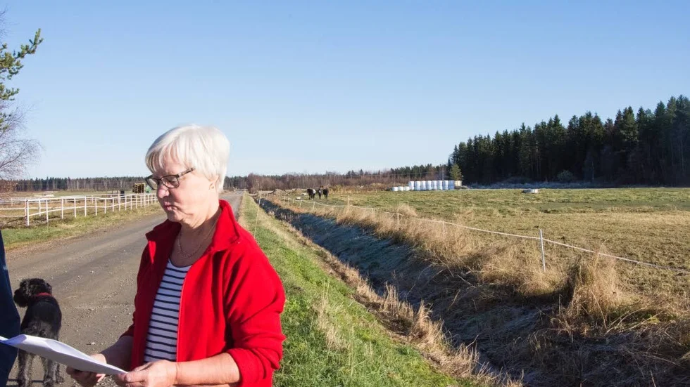 Cyklade. Louise Östman tog cykeln och larmade om bergtäkten. Nu är hela Norra Sunderbyn på benen för att stoppa planerna.