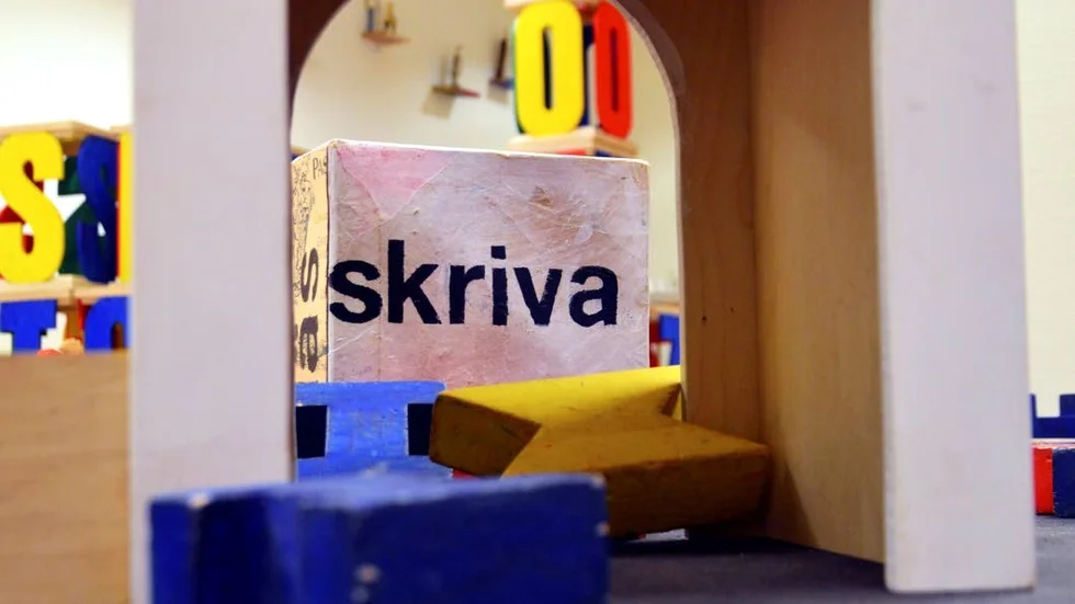 Ordbyggande. Som dyslektiker önskade Björn Ed ibland att han kunde rita orden istället för att stava till dem.