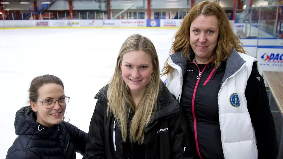 TRÄNARTRIO. Piteå KK har tre tränare den här säsongen. Från vänster: Sophia Axelsson, Linnéa Bohwalli och Monica Blomberg.