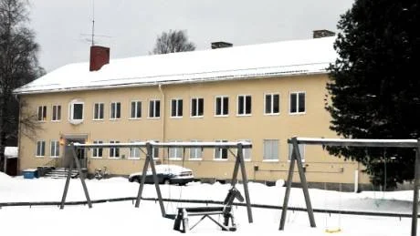 Den döda kvinnans bostad ligger i före detta lantbruksskolans elevhem.