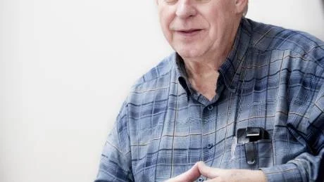 NOLL STRÅLNING. Docent Kjell Hansson Mild har undersökt strålning från trådlösa nätverk på Tunaskolan i Luleå. Inget att rapportera, säger Mild som dock inte vill underskatta strålning från elektrisk apparatur och telefoner.
