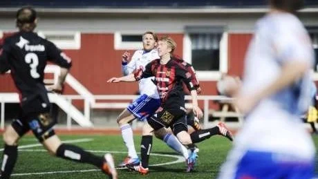 LJUMSKEN. IFK-anfallaren Per Mettävainio missade lagets senaste match på grund av ljumksproblem. Han tror på spel till helgen, men det gör däremot inte  Simon Brännström som blir borta minst fram till hösten.