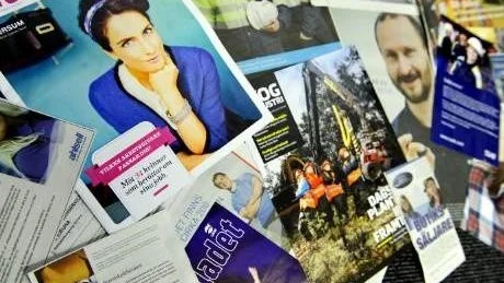 UTTÄNKT. Karriärtidningen är egentligen en annons. De skogsarbetande tjejerna anspelar på generationsskiftet i skogen.
