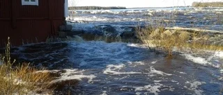 Stigande vattenmassorna svämmar över