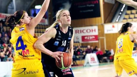 Viktigt. Frida Aili och Northland Basket plockade viktiga poäng hemma mot Solna. "Det är vår borg" säger Aili. Foto: Linda Wikström