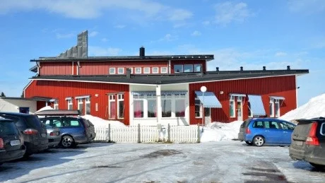 INTE NYTT. Problemet med vattenläckage i Karungi skola är inte nytt utan återkommer år efter år, frågan är vad fukten gör för inomhusmiljön.