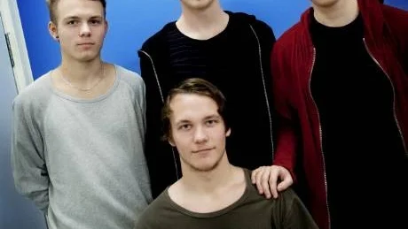 BORTDRIBBLADE. Fotbollsklassen har bokat 27 flygbiljetter till Barcelona för en veckas träningsläger. Resan är organiserad som en del av Erik Almgren, Axel Landström, Victor Isaksson och Jonathan Sundkvists projektarbete. Nu oroar de sig för drömresan och slutbetyget.