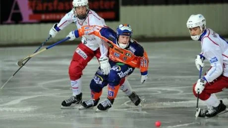 Förlust. Kalix Bandy hängde med bra i premiären mot Bollnäs men i den andra halvleken rann det i väg för Norrbottningarna. Matchen slutatde till slut 8-1 till Bollnäs efter att Kalix släppt in sex måli den andra halvleken.
