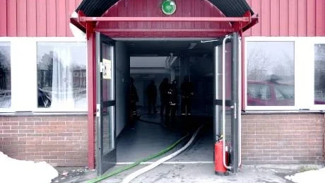 INGEN UNDERVISNING. Skolan är så svårt rökskadad att ingen undervisning kommer ske i dag, torsdag. Rektorer och personal ska träffas för att diskutera sanering och vilka lokaler som ska användes i skolans ställe.