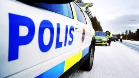 HÅLLER KOLL. Genom att införa ett pricksystem, där man mister körkortet om man till exempel kör mot rött tre gånger i rad, vill Vägtrafikinspektionen få ner antalet dödsdolyckor.