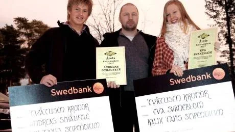 Årets Kalixungdom 2007. Roger Nyström från Kalix Taxi delade ut diplom samt stipendie på 2.000 kronor till de lovande ungdomarna Andreas Shäufele samt Eva Svaleblom.