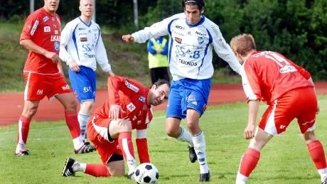 Inte ute. Jonas Kuorak och Kiruna FF är inte uträknade än. Efter 0–0 mot Sunnanå har laget fortfarande chansen att spela division II-fotboll nästa år.Foto: BERNDT DIMEUS