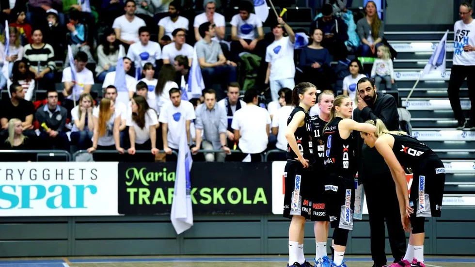 Publikfest. Northland Basket bjöd på gratis entre och lockade 2395 personer.