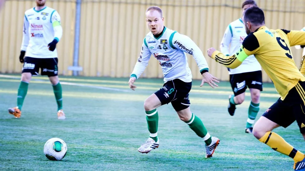 Målskytt. Johannes Lundberg öppnade målskyttet för Bergnäset som vann med 3-0 i derbyt mot Notviken.