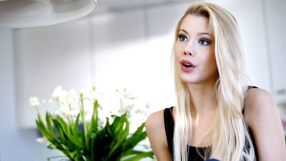 Brud man inte missar. Arton år och klotets snyggaste brud i oktober om det går vägen i den internationella tävlingen Miss Bride of the World. Ida Ovmar från Luleå njuter av framgången och att hon får syssla med kläder och smink vid sidan av det viktiga skolarbetet. i vår tar hon examen från gymnaieskolans samhällsprogram och sen väntar världen.