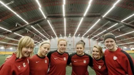 Nu börjar Piteå IF:s allsvenska trupp bli klar. I går anslöt många av nyförvärven till träningen i Arcushallen. Från vänster: Sofie Persson, Maria Rönnbäck, Anna Westerlund, Hanna Pettersson, Ann-Mari Dovland och Jessica Olovsson.