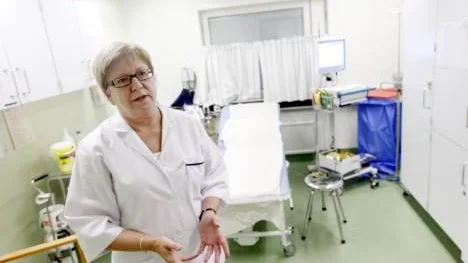 Kostnaderna för stafettläkare skenar och vårdcentralen i Norrfjärden går två miljoner kronor back på läkarsidan 2011. "Vi har inget annat val än att hyra in personal", säger Ann-Christine Lundkvist, verksamhetschef.
