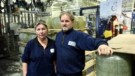 Även Lii Söderberg, facklig representant är upprörd över beskedet där 17 anställda förlorar jobben. "Det känns kortsiktigt. För Norgefabriken handlar det om att rädda åtta veckors produktion. Det innebär att vi står utan jobb från i höst", säger hon.