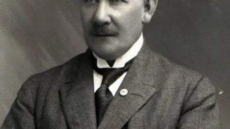 Jämtlänningen Salomon Salomonsson (1868-1929) var redaktör för Norrbottens Posten innan han hoppade av och grundade Piteå-Tidningen.