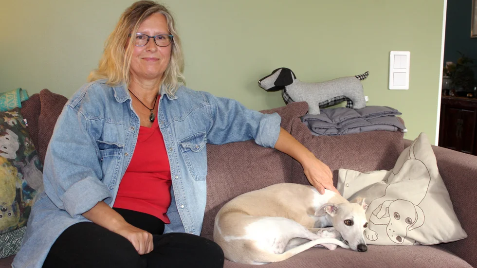 Fia Hobbs är Vadstenabo sedan januari 2021. Hon håller kurser i Qi Gong, stresshantering, mindfulness och stödsamtal. Allt online numera.