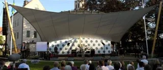 Författare dragplåster åt politiken i Almedalen