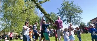 Somrig fest på hembygdsgården