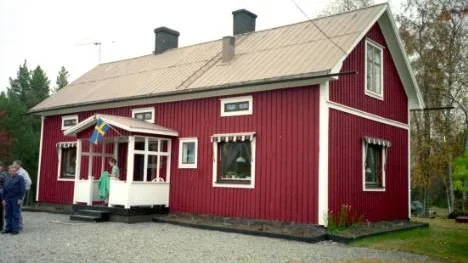 Det var här Linus Rönnqvist bodde under sin levnad. Han övertog hemgården på Trundön efter sina föräldrar.