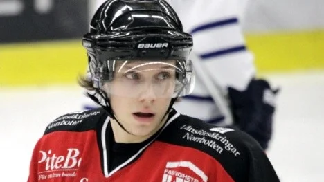 Petter Emanuelsson ådrog sig hjärnskakning i mötet med Björklöven.