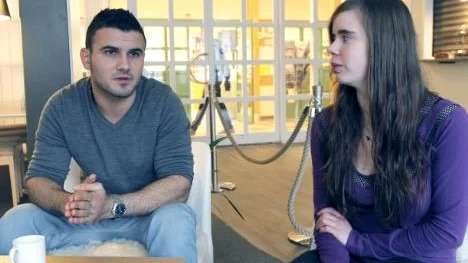 Erman Aslan och Sara Karbin deltar i en studiemotiverande kurs på Framnäs folkhögskola. Tack vare kursen har de fått lust att söka fortsatta studier och läsa in de betyg som saknas.