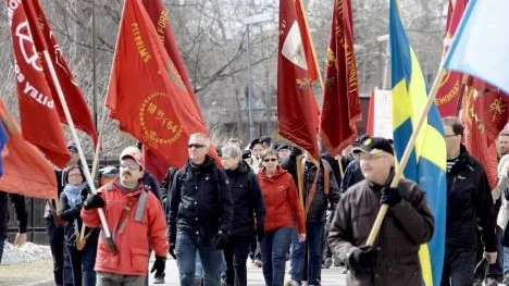 Det var flera år sen som arbetarrörelsens förstamajtåg lockade så många som just i år. Cirka 250 personer tågade från Munksund med fanor och plakat in till Rådhustorget i centrala Piteå dit ytterligare uppemot 400 personer samlats för att lyssna till tal och appeller.