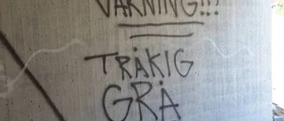 Mångårig graffiti bortmålad