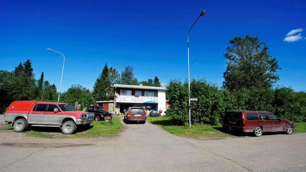 Sju personer. I villan på Slaggvägen samsas sju personer.