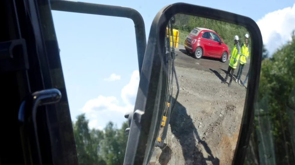 Samsas om plats. Trafikverket försöker att hålla vägarna öppna medan arbetet pågår.