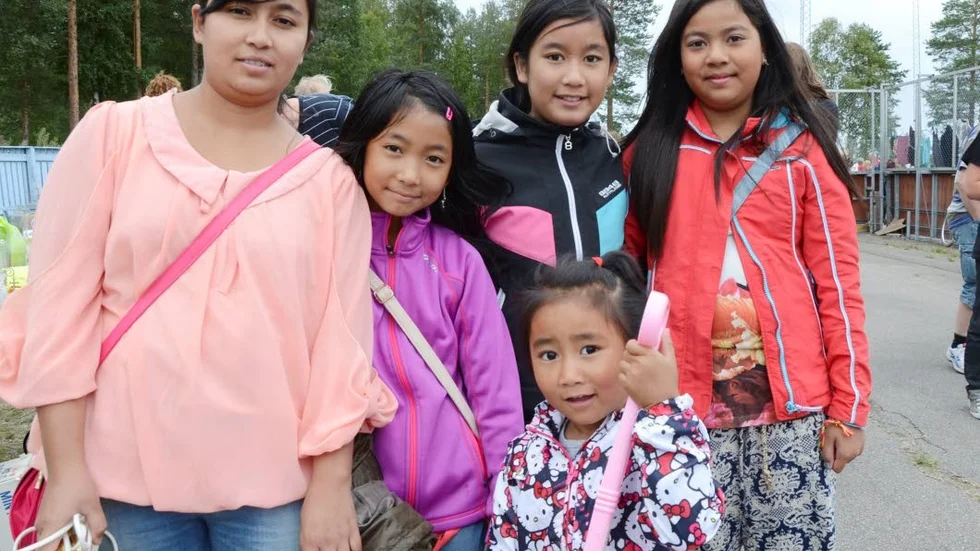 Nwe Nwe Aye Maung, Lisa Maung, Annie Maung, Jenny Maung och Ningklea Aung.