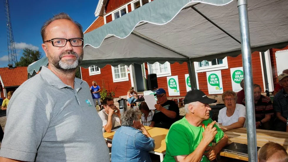 Kampanjmöte. Centerpartiets Stefan Tornberg siktar på ett norrbottniskt mandat i riksdagen. På måndagen träffade han ett 40-tal personer i Vitvattnet.