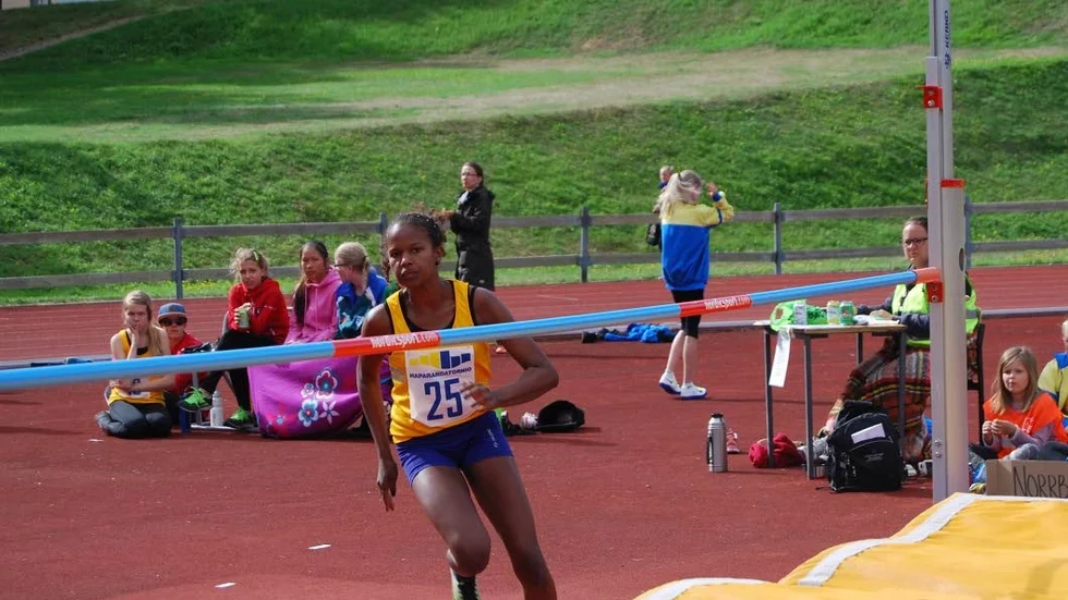 Höjdare. 13-åriga Ellen Bojang, Haparanda SKT, lyckades bra i höjdhoppet och var sex centimeter från sitt personliga rekord. Vilket räckte till en tredjeplats.
