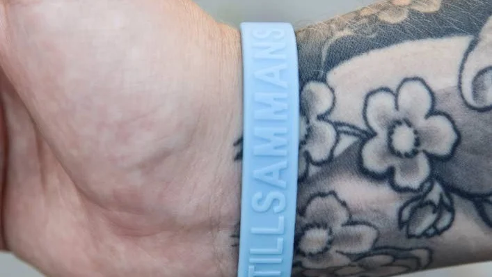 Tillsammans. Inför festivalen tryckte festivalarrangörerna upp armband med texten #tillsammans och #pdol som de delat ut.