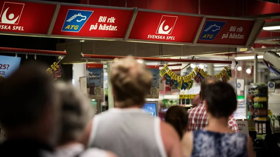 Tusentals kronor. Här, i spelbutiken på Coop forum på Storheden slog bedragaren till och fick med sig 3.000 kronor.